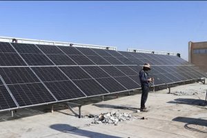 نصب پنل‌های خورشیدی در اداره کل بهزیستی استان کرمان در راستای بهینه‌ سازی مصرف انرژی